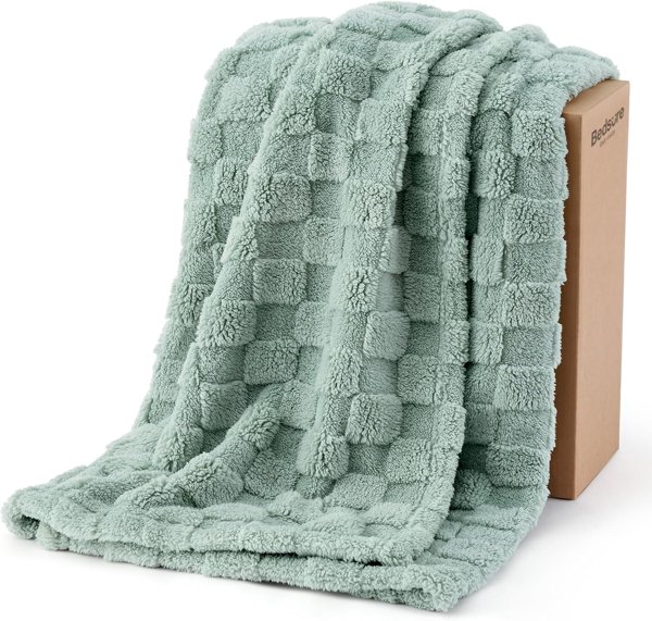 Bedsure checkered fleece throw