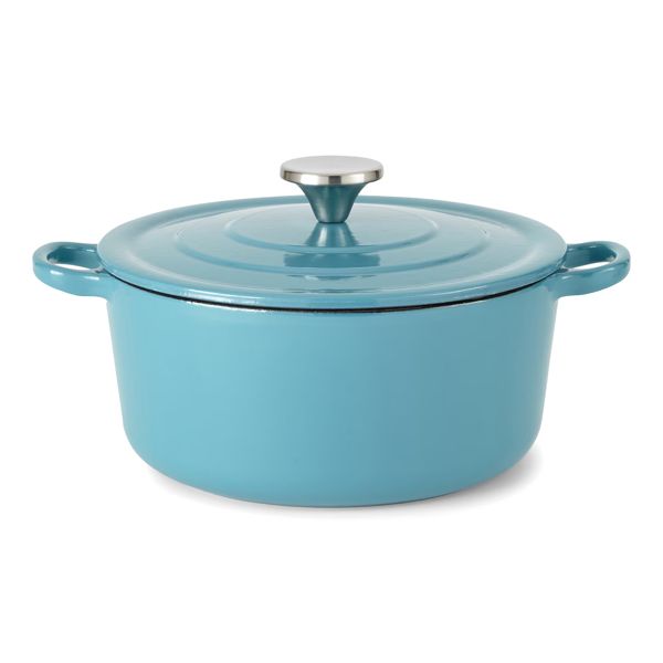 Cooks cast iron Dutch oven with lid